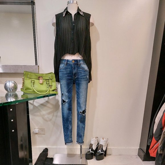 💥GORGE💥Chiffon Pleated Top w/ Embellished Collar - Picture 2 of 15